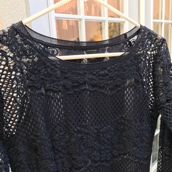Ann Taylor knit, open net body, long sleeve navy blouse size XS - Picture 6 of 9